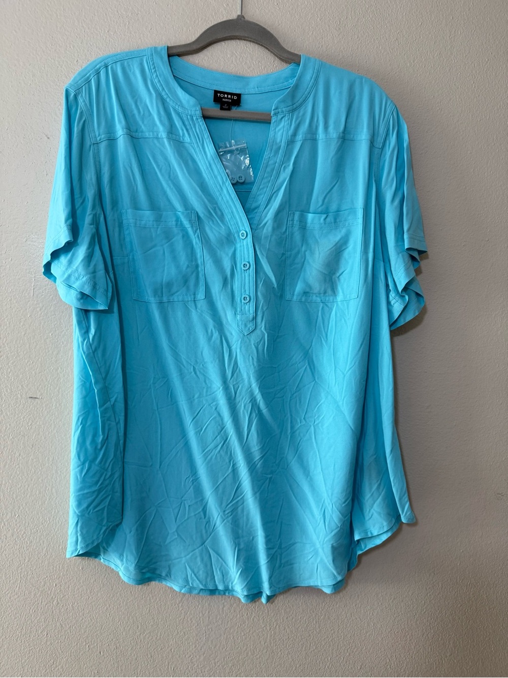 torrid Short Sleeve V-Neck Pullover Tunic in Bright Turquoise